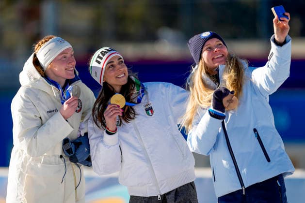 Winter Olympics in Milan Cortina 2026 Anterselva, Italy 20260215. Maren Kirkeeide from Norway, Lisa Vittozzi from Italy and Suvi Minkkinen from Finland on the podium after the women s 10 km pursuit start in biathlon during the Winter Olympics in Milan Cortina 2026. Photo: Heiko Junge NTB Anterselva Italy EDITORIAL USE ONLY. RESTRICTED USE FOR BETTING COMPANIES Ref:_SPO9S-Cj-nCGCg.jpg *** Winter Olympics in Milan Cortina 2026 Anterselva, Italy 20260215 Maren Kirkeeide from Norway, Lisa Vittozzi from Italy and Suvi Minkkinen from Finland on the podium after the women s 10 km pursuit start in biathlon during the Winter Olympics in Milan Cortina 2026 Photo Heiko Junge NTB Anterselva Italy EDITORIAL USE ONLY RESTRICTED USE FOR BETTING COMPANIES  Copyright: xHeikoxJungex xNTBx