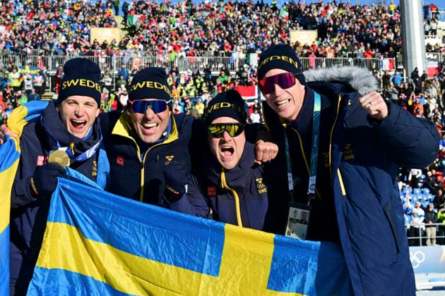 ANTERSELVA, ITALY 20260215 Winner Martin Ponsiluoma, national team, Nationalteam shooting coach Jean-Marc Chabloz, head coach Johannes Lukas and coach Mattias Nilsson at the medal ceremony after the men s pursuit start in biathlon in Anterselva during the Winter Olympics in Milan Cortina, Italy. *** The image is included in the SPORTS PACKAGE. For others PAYMENT IMAGE ** ANTERSELVA ITALY x10030x *** ANTERSELVA, ITALY 20260215 Winner Martin Ponsiluoma, national team shooting coach Jean Marc Chabloz, head coach Johannes Lukas and coach Mattias Nilsson at the medal ceremony after the men s pursuit start in biathlon in Anterselva during the Winter Olympics in Milan Cortina, Italy The image is included in the SPORTS PACKAGE For others PAYMENT IMAGE ANTERSELVA ITALY x10030x  Copyright: xJonasxEkströmer TTx 2026 OLYMPICS BIENBALL SHOOT MEN S PURSUE START