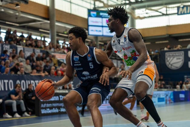 Marcus Foster Syntainics MBC, 05 in duel against Kassim Nicholson Rostock Seawolves, 08 Syntainics MBC vs Rostock Seawolves, Basketball, Basketball Bundesliga, 20 Matchday, Season 2025 2026, 15 02 2026 Syntainics MBC vs Rostock Seawolves, Basketball, Basketball Bundesliga, 20 Matchday, Season 2025 2026, 15 02 2026 Weißenfels Copyright: xEibner-Pressefoto PiaxSchindlerx EP_PSR