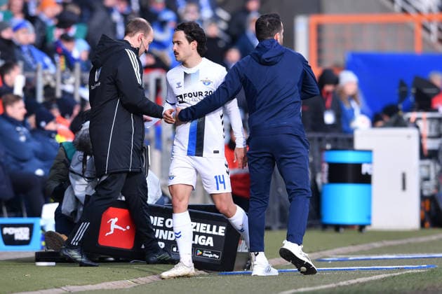 Soccer 2 Bundesliga 22 Matchday VfL Bochum SC Paderborn 07 on 15 02 2026 at Vonovia Ruhrstadion in Bochum Mika Baur Paderborn , left Ralf Kettemann Trainer Head coach Paderborn , right DFL regulations prohibit any use of photographs as image sequences and or quasi video xRx