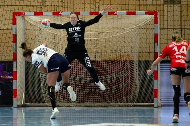 Gabriella Toeth Motherson Mosonmagyarovari KC, 96 in 7m, Christina Loevgren Hallberg Thueringer HC, 01 GER, Thueringer HC vs Motherson Mosonmagyarovari KC , Handball, EHF European League Women, Group Phase , Season 2025 2026, 15 02 2026 GER, Thueringer HC vs Motherson Mosonmagyarovari KC , Handball, EHF European League Women, Group Phase , Season 2025 2026, 15 02 2026 Bad Langensalza Copyright: xEibner-Pressefoto MartinxHerbstx EP_MHT