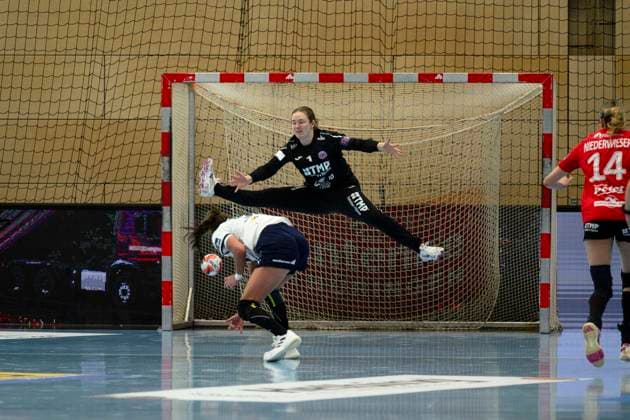 Gabriella Toeth Motherson Mosonmagyarovari KC, 96 in 7m, Christina Loevgren Hallberg Thueringer HC, 01 GER, Thueringer HC vs Motherson Mosonmagyarovari KC , Handball, EHF European League Women, Group Phase , Season 2025 2026, 15 02 2026 GER, Thueringer HC vs Motherson Mosonmagyarovari KC , Handball, EHF European League Women, Group Phase , Season 2025 2026, 15 02 2026 Bad Langensalza Copyright: xEibner-Pressefoto MartinxHerbstx EP_MHT