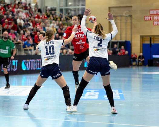 Andrijana Tatar Motherson Mosonmagyarovari KC, 10 , Jana Scheib Thueringer HC, 20 , Eszter Toeth Motherson Mosonmagyarovari KC, 02 GER, Thueringer HC vs Motherson Mosonmagyarovari KC , Handball, EHF European League Women, Group Phase , Season 2025 2026, 15 02 2026 GER, Thueringer HC vs Motherson Mosonmagyarovari KC , Handball, EHF European League Women, Group Phase , Season 2025 2026, 15 02 2026 Bad Langensalza Copyright: xEibner-Pressefoto MartinxHerbstx EP_MHT