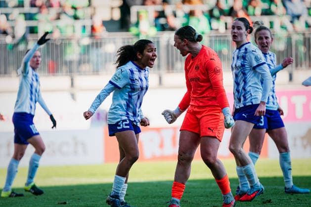 Google Pixel Womens Bundesliga VfL Wolfsburg vs SGS Essen, 15 02 2026 SGS Essen is happy about the 1 1 against VfL Wolfsburg Football, Google Pixel Womens Bundesliga, 14 Matchday VfL Wolfsburg vs SGS Essen on 15 02 2026 at AOK Stadium, Wolfsburg DFB REGULATIONS PROHIBIT ANY USE OF PHOTOGRAPHS AS IMAGE SEQUENCES AND OR QUASI VIDEO Copyright: xBEAUTIFULxSPORTS Tonhäuserx