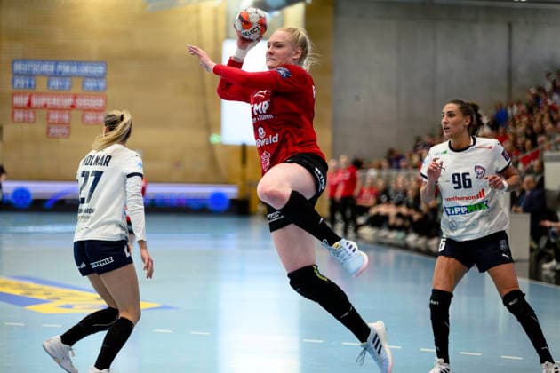 Johanna Reichert Thueringer HC, 29 , Dorottya Molnar Motherson Mosonmagyarovari KC, 27 , Gabriella Toeth Motherson Mosonmagyarovari KC, 96 GER, Thueringer HC vs Motherson Mosonmagyarovari KC , Handball, EHF European League Women, Group Phase , Season 2025 2026, 15 02 2026 GER, Thueringer HC vs Motherson Mosonmagyarovari KC , Handball, EHF European League Women, Group Phase , Season 2025 2026, 15 02 2026 Bad Langensalza Copyright: xEibner-Pressefoto MartinxHerbstx EP_MHT