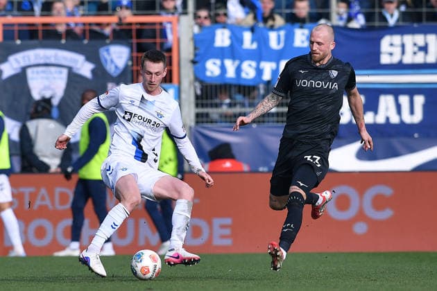 Soccer 2 Bundesliga 22 Matchday VfL Bochum SC Paderborn 07 on 15 02 2026 at Vonovia Ruhrstadion in Bochum Tjark Scheller Paderborn , left Philipp Hofmann Bochum , right DFL regulations prohibit any use of photographs as image sequences and or quasi video xRx