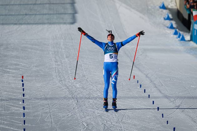 Antholz, Italien 15. Februar 2026: Biathlon Verfolgung Frauen 12,5 km - Olympia 2026 Im Bild: Olympiasiegerin Lisa Vittozzi (ITA) im Zielbereich. Anterselva Biathlon Arena *** Antholz, Italy 15 February 2026 Biathlon pursuit women 12.5 km Olympics 2026 Pictured Olympic champion Lisa Vittozzi ITA in the finish area Anterselva Biathlon Arena Copyright: xFotostandx xHettichx