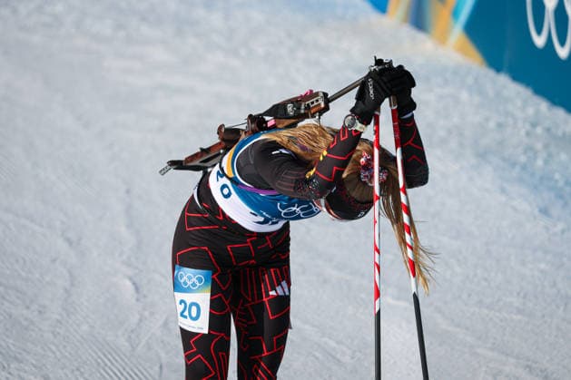 Antholz, Italien 15. Februar 2026: Biathlon Verfolgung Frauen 12,5 km - Olympia 2026 Im Bild: Julia Tannheimer (GER) mit hängendem Kopf im Zielbereich. Anterselva Biathlon Arena *** Antholz, Italy 15 February 2026 Biathlon pursuit women 12.5 km Olympic Games 2026 In the picture Julia Tannheimer GER with hanging head in the finish area Anterselva Biathlon Arena Copyright: xFotostandx xHettichx