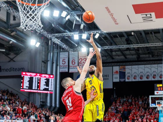 Daniel Keppeler BMA365 Bamberg Baskets, 31 , J wan Roberts ALBA Berlin, 13 , BMA365 Bamberg Baskets vs ALBA Berlin, Basketball, easyCredit BBL, Matchday 20, 15 02 2026 BMA365 Bamberg Baskets vs ALBA Berlin, Basketball, easyCredit BBL, Matchday 20, 15 02 2026 Bamberg Copyright: xEibner-Pressefoto G.xSantemizx EP_EER