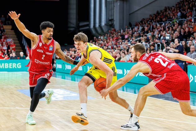 Ibi Watson BMA365 Bamberg Baskets, 02 , Anton Nufer ALBA Berlin, 20 , Moritz Krimmer BMA365 Bamberg Baskets, 27 , BMA365 Bamberg Baskets vs ALBA Berlin, Basketball, easyCredit BBL, Matchday 20, 15 02 2026 BMA365 Bamberg Baskets vs ALBA Berlin, Basketball, easyCredit BBL, Matchday 20, 15 02 2026 Bamberg Copyright: xEibner-Pressefoto G.xSantemizx EP_EER