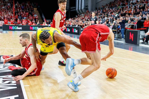 Daniel Keppeler BMA365 Bamberg Baskets, 31 , J wan Roberts ALBA Berlin, 13 , Richard Balint BMA365 Bamberg Baskets, 11 , BMA365 Bamberg Baskets vs ALBA Berlin, Basketball, easyCredit BBL, Matchday 20, 15 02 2026 BMA365 Bamberg Baskets vs ALBA Berlin, Basketball, easyCredit BBL, Matchday 20, 15 02 2026 Bamberg Copyright: xEibner-Pressefoto G.xSantemizx EP_EER