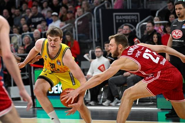 BAMBERG 15 02 2026 Basketball easycredit 1 Basketball Bundesliga 20 Matchday Bamberg Baskets vs Alba Berlin Moritz Krimmer 27, Bamberg Baskets defends against Anton Nufer 20, Alba Berlin Photo Hans Martin Issler isslerimages Bamberg Baskets vs Alba Berlin