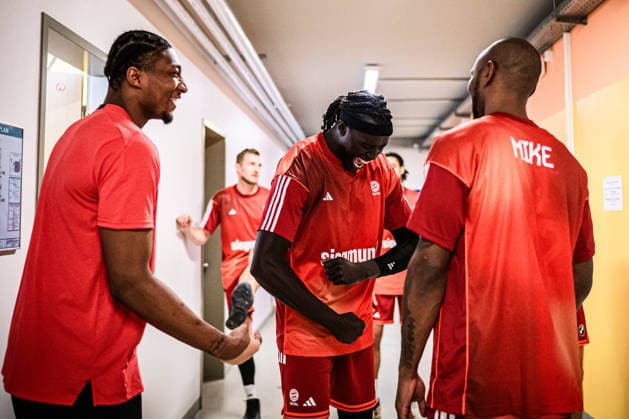 easycredit BBL Basketball Bundesliga 2025 2026 20 Matchday 15 02 2026 Science City Jena vs FC Bayern Munich Basketball Get hot before the game Center Wenyen Gabriel Bayern Sparkassen Arena