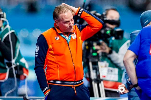 national coach Rintje Ritsma of TeamNL looks on while watching atheletes Men s Team Pursuit Quarterfinals, Milano Cortina 2026 Winter Olympics: Day 9, Speed skating, Eisschnelllauf - Milano Cortina 2026 Winter Olympics: Day 9, Milano Speed Skating Stadium, February 15, 2026, Milan, Italy.