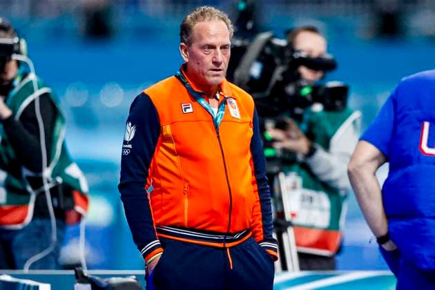 national coach Rintje Ritsma of TeamNL looks on while watching atheletes Men s Team Pursuit Quarterfinals, Milano Cortina 2026 Winter Olympics: Day 9, Speed skating, Eisschnelllauf - Milano Cortina 2026 Winter Olympics: Day 9, Milano Speed Skating Stadium, February 15, 2026, Milan, Italy.