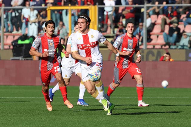 Genoa™s Lorenzo Colombo during the Serie A soccer match between Cremonese and Genoa at the Giovanni Zini Stadium in Cremona Italy, 15 february 2026. - Soccer .  Copyright: xAlbertoxMariani LaPressex