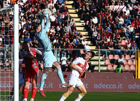 Genoa Justin Bijlow during the Serie A soccer match between Cremonese and Genoa at the Giovanni Zini in Cremona, north west Italy - Domenica, 15 Febbraio 2026. - Soccer .  Copyright: xAlbertoxMariani LaPressex