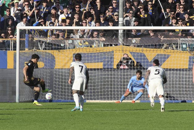 Abdou Harroui of Hellas Verona FC scores a goal on penalty during Parma Calcio vs Hellas Verona, 25Â° Serie A Enilive 2025-26 game at Ennio Tardini stadium in Parma (PR), Italy, on February 15, 2026.  Copyright: xDavidexCasentini IPAxSportx xipa-agency.netx xx IPA_71556253 IPA_Agency_IPA71556253