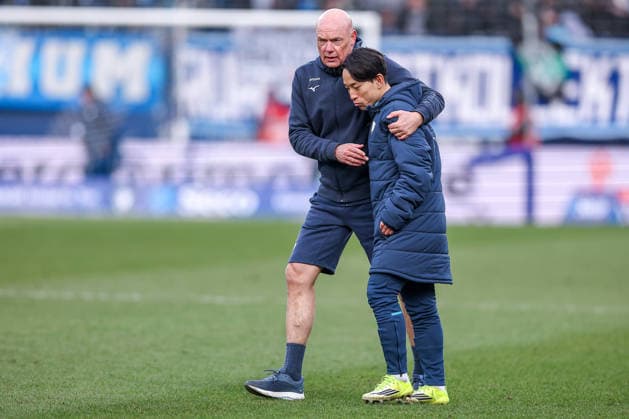 15 02 2026, Football, VfL Bochum SC Paderborn 07, 2 Fußball Bundesliga, 22 Matchday, Vonovia Ruhrstadion, Season 2025 2026 Mixed feelings among the players after the 0 0 draw Head coach Uwe Rösler VfL Bochum hc next to Koji Miyoshi VfL Bochum 23 DFB regulations prohibit any use of photographs as image sequences and or quasi video Nordrhein Westfalen Germany