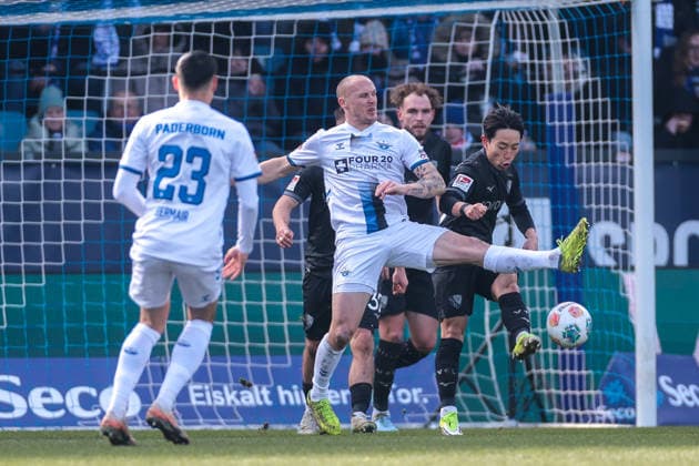 15 02 2026, Football, Season 2025 2026, 2 Bundesliga, 22 Matchday, VfL Bochum 1848 SC Paderborn 07, f l Raphael Obermair SC Paderborn 07 , Sven Michel SC Paderborn 07 , Koji Miyoshi VfL Bochum 1848 , Bochum Vonovia Ruhrstadion NRW Germany xRHR PHOTO DEx Copyright: DennisxEwert RHR-FOTOx RHR-FOTO DE