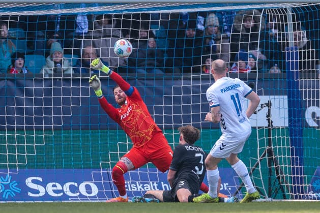 15 02 2026, Football, Season 2025 2026, 2 Bundesliga, 22 Matchday, VfL Bochum 1848 SC Paderborn 07, f l Goalkeeper Timo Horn VfL Bochum 1848 , Philipp Strompf VfL Bochum 1848 , Sven Michel SC Paderborn 07 , Bochum Vonovia Ruhrstadion NRW Germany xRHR PHOTO DEx Copyright: DennisxEwert RHR-FOTOx RHR-FOTO DE