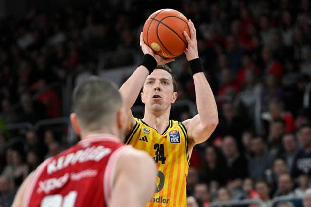 BAMBERG 15 02 2026 Basketball easycredit 1 Basketball Bundesliga 20 Matchday Bamberg Baskets vs Alba Berlin Justin Bean 34, Alba Berlin vs Daniel Keppeler 31, Bamberg Baskets Photo Hans Martin Issler isslerimages Bamberg Baskets vs Alba Berlin
