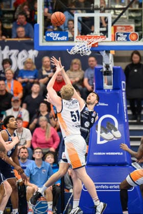 Bent Leuchten Rostock, 51 , Kresimir Nikic MBC 9 , Syntainics MBC vs Rostock Seawolves, Basketball, 1 Bundesliga, Men, 20 Matchday Main Round, Season 2025 26, 15 02 2026 Weißenfels Stadthalle Sachsen Anhalt Germany