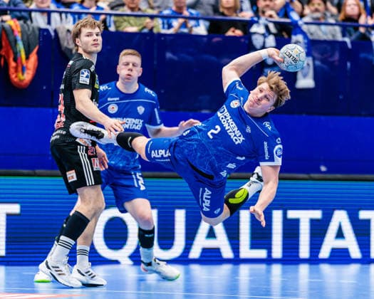 v l Christopher Bissel HC Erlangen, 21 , Lukas Hutecek TBV Lemgo Lippe, 02 GER, TBV Lemgo Lippe vs HC Erlangen, Handball, 1 Bundesliga, 21 Matchday, Season 2025 2026, 15 02 2026 GER, TBV Lemgo Lippe vs HC Erlangen, Handball, 1 Bundesliga, 21 Matchday, Season 2025 2026, 15 02 2026 Lemgo Copyright: xEibner-Pressefoto JanxRollingerx EP_JSK