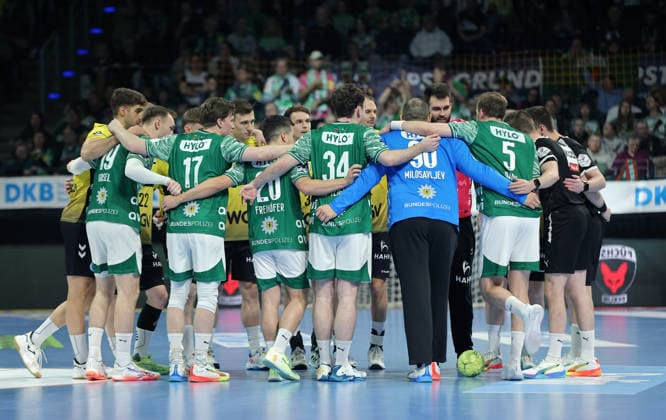 Welcoming the teams before the start of the match, Berlin team circle before the start of the match Ritual Sport Handball HBL Bundesliga Men 21 Matchday Season 2025 2026 15 02 2026 Füchse Berlin vs TBV 1898 Stuttgart