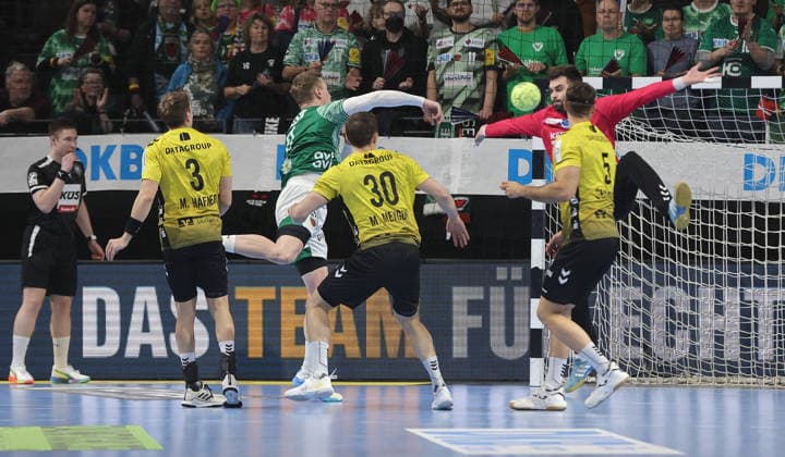 Lasse Andersson on the ball, goalkeeper Miljan Vujovic duel Match scene Action Sport Handball HBL Bundesliga Men 21 Matchday Season 2025 2026 15 02 2026 Füchse Berlin vs TBV 1898 Stuttgart