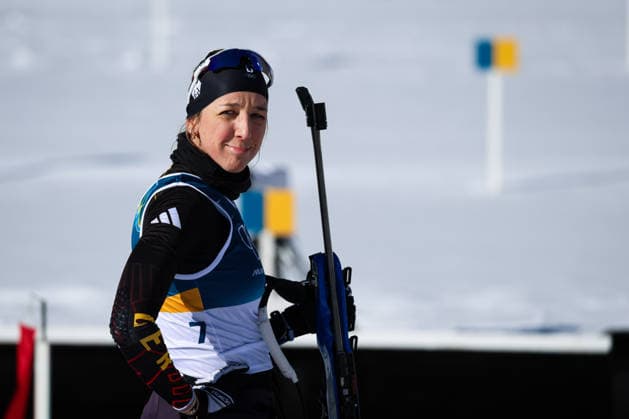 Antholz, Italien 15. Februar 2026: Biathlon Verfolgung Frauen 12,5 km - Olympia 2026 Im Bild: Franziska Preuss (GER) mit zusammengebissen Lippen beim Anschiessen. Anterselva Biathlon Arena *** Antholz, Italy 15 February 2026 Biathlon Pursuit Women 12.5 km Olympic Games 2026 In the picture Franziska Preuss GER with clenched lips at the Anterselva Biathlon Arena shooting range Copyright: xFotostandx xHettichx