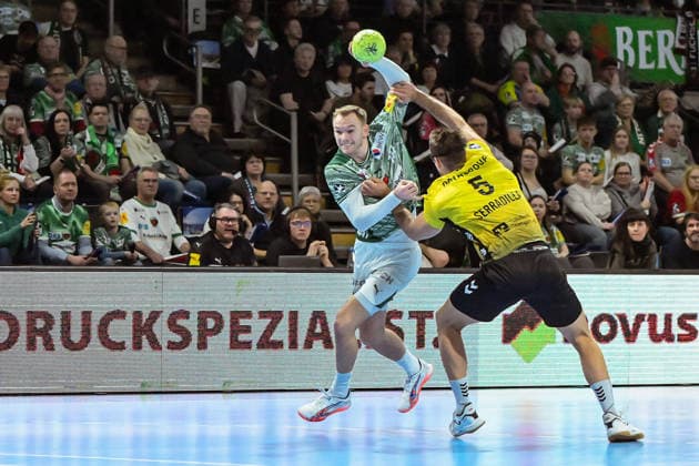 15 02 2026, xlakx, Handball Daikin HBL, Fuechse Berlin TVB Stuttgart v l Mathias Gidsel Fuechse Berlin , Antonio Serradilla TVB Stuttgart duel, duel, fight, tackle Berlin Daniel Lakomski