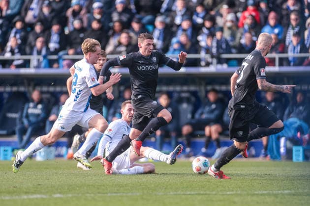 15 02 2026, Football, Season 2025 2026, 2 Bundesliga, 22 Matchday, VfL Bochum 1848 SC Paderborn 07, f l Mattes Hansen SC Paderborn 07 , Tjark Scheller SC Paderborn 07 , Cajetan Lenz VfL Bochum 1848 , Bochum Vonovia Ruhrstadion NRW Germany xRHR PHOTO DEx Copyright: DennisxEwert RHR-FOTOx RHR-FOTO DE