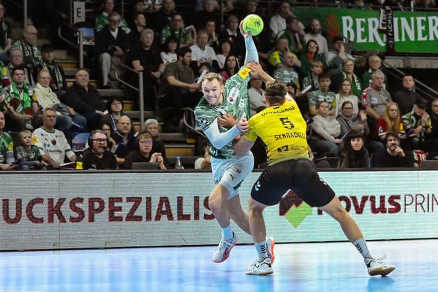 15 02 2026, xlakx, Handball Daikin HBL, Fuechse Berlin TVB Stuttgart v l Mathias Gidsel Fuechse Berlin , Antonio Serradilla TVB Stuttgart duel, duel, fight, tackle Berlin Daniel Lakomski