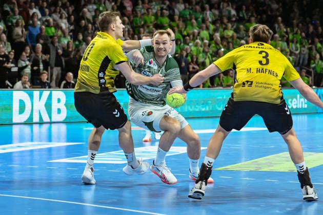 15 02 2026, xlakx, Handball Daikin HBL, Fuechse Berlin TVB Stuttgart v l Ivan Snajder TVB Stuttgart , Mathias Gidsel Fuechse Berlin , Max Haefner TVB Stuttgart duel, duel, fight, tackle Berlin Daniel Lakomski