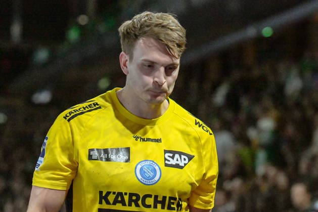 15 02 2026, xlakx, Handball Daikin HBL, Fuechse Berlin TVB Stuttgart v l Max Haefner TVB Stuttgart disappointed, looks disappointed, dejected, disappointed after red card Berlin Daniel Lakomski