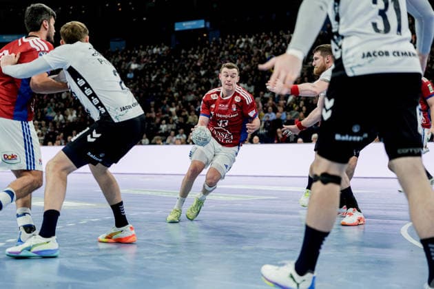 Germany Handball Bundesliga, DAIKIN HBL 2025 26, 21 Matchday Handball Sport Verein Hamburg vs Flensburg Handewitt Barclays Arena Hamburg Moritz Sauter HSV Hamburg, 33 , Emil Jakobsen SG Flensburg Handewitt, 31 , Blaz Blagotinsek SG Flensburg Handewitt, 43 Copyright: xStefanxTrochax
