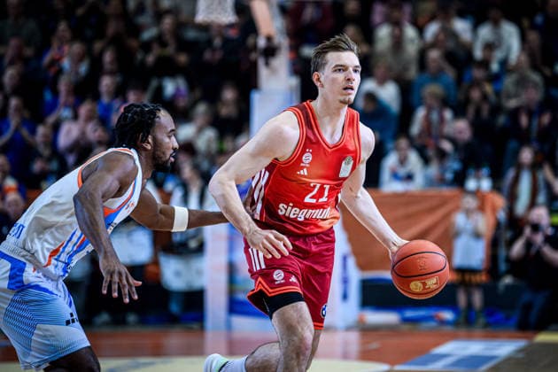 easycredit BBL Basketball Bundesliga 2025 2026 20 Matchday 15 02 2026 Science City Jena vs FC Bayern Munich Basketball v re Justus Hollatz Bayern on the ball against Keith Braxtton Jena Sparkassen Arena