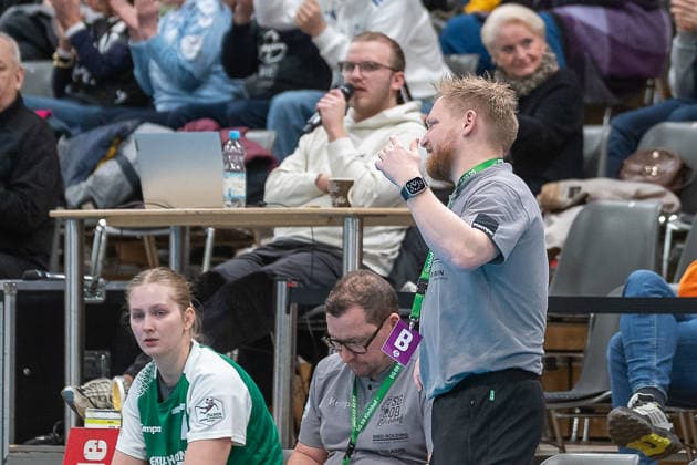 Christian Denk SG 09 Kirchhof, Coach is not satisfied with his teams play TSV Bayer 04 Leverkusen vs SG 09 Kirchhof, Handball, ALSCO Handball Bundesliga Women, Matchday 18, Season 2025 2026, 15 02 2026 TSV Bayer 04 Leverkusen vs SG 09 Kirchhof, Handball, ALSCO Handball Bundesliga Women, Matchday 18, Season 2025 2026, 15 02 2026 Leverkusen Copyright: xEibner-Pressefoto ThomasxHaeslerx EP_THR