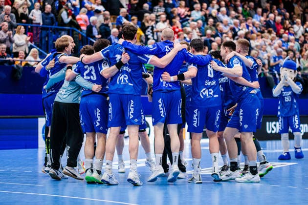 The team of TBV Lemgo Lippe cheers after 27 21 victory GER, TBV Lemgo Lippe vs HC Erlangen, Handball, 1 Bundesliga, 21 Matchday, Season 2025 2026, 15 02 2026 GER, TBV Lemgo Lippe vs HC Erlangen, Handball, 1 Bundesliga, 21 Matchday, Season 2025 2026, 15 02 2026 Lemgo Copyright: xEibner-Pressefoto JanxRollingerx EP_JSK