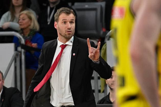 BAMBERG 15 02 2026 Basketball easycredit 1 Basketball Bundesliga 20 Matchday Bamberg Baskets vs Alba Berlin Headcoach Anton Gavel Bamberg Baskets gives instructions Photo Hans Martin Issler isslerimages Bamberg Baskets vs Alba Berlin
