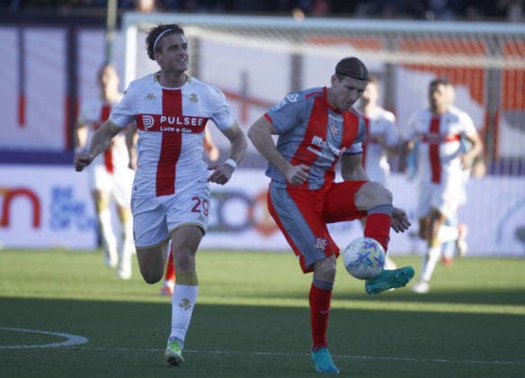 Cremonese Giuseppe Pezzella during the Serie A soccer match between Cremonese and Genoa at the Giovanni Zini in Cremona, north west Italy - Domenica, 15 Febbraio 2026. - Soccer .  Copyright: xAlbertoxMariani LaPressex