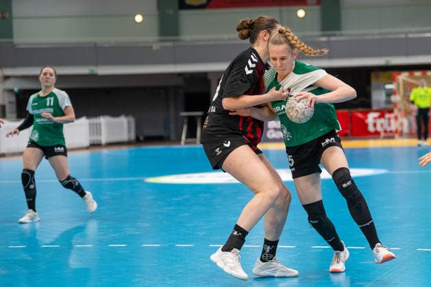 Duel between Denise Mol TSV Bayer 04 Leverkusen, 19 and Juliana Wagner SG 09 Kirchhof, 15 TSV Bayer 04 Leverkusen vs SG 09 Kirchhof, Handball, ALSCO Handball Bundesliga Women, Matchday 18, Season 2025 2026, 15 02 2026 TSV Bayer 04 Leverkusen vs SG 09 Kirchhof, Handball, ALSCO Handball Bundesliga Women, Matchday 18, Season 2025 2026, 15 02 2026 Leverkusen Copyright: xEibner-Pressefoto ThomasxHaeslerx EP_THR