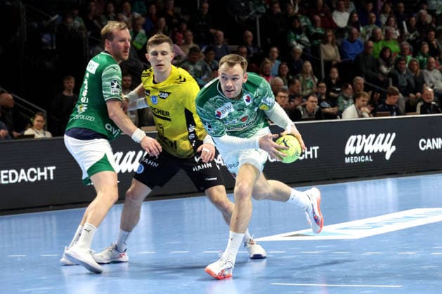 DEU, DHB, 1 HBL, Fuechse Berlin vs TVB Stuttgart, 15 02 2026, Max Schmeling Halle, Berlin, DEU, DHB, 1 HBL, Fuechse Berlin vs TVB Stuttgart, in the picture Mathias Gidsel Fuechse Berlin 19 , Max Darj Fuechse Berlin 5 , Simone Mengon Stuttgart 15 nordphotoxGmbHx xEngler nph00076