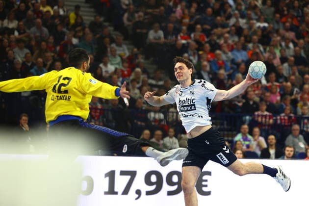 Handball I Men I Season 2025 2026 I Bundesliga I 21 Matchday I HSV Hamburg SG Flensburg Handewitt I 15 02 2026 Mohamed Essam Moustafa El Tayar 12, HSV Hamburg Niclas Kirkelokke 5, SG Flensburg Handewitt Hamburg Barclaycard Arena Hamburg Germany Copyright: xLobeca RalfxHomburgx