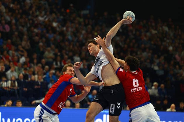 Handball I Men I Season 2025 2026 I Bundesliga I 21 Matchday I HSV Hamburg SG Flensburg Handewitt I 15 02 2026 Niklas Weller 13, HSV Hamburg Niclas Kirkelokke 5, SG Flensburg Handewitt Elias Kofler 6, HSV Hamburg Hamburg Barclaycard Arena Hamburg Germany Copyright: xLobeca RalfxHomburgx