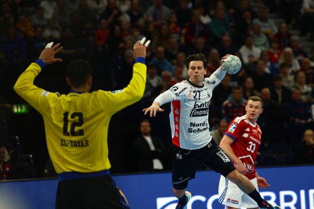 Handball I Men I Season 2025 2026 I Bundesliga I 21 Matchday I HSV Hamburg SG Flensburg Handewitt I 15 02 2026 Mohamed Essam Moustafa El Tayar 12, HSV Hamburg Aksel Horgen 27, SG Flensburg Handewitt Hamburg Barclaycard Arena Hamburg Germany Copyright: xLobeca RalfxHomburgx