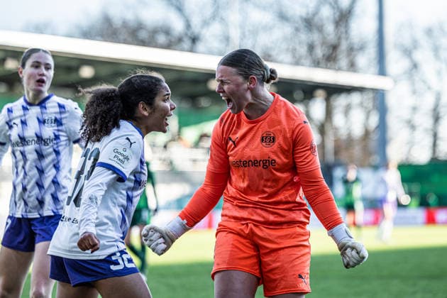 Germany Google Pixel Womens Bundesliga 2025 2026, Matchday 18 VfL Wolfsburg vs SGS Essen AOK Stadion Wolfsburg Kim Lea Sindermann SGS Essen, 1 Cheers of joy, final score 1 1 Ella Touon SGS Essen, 32 Copyright: xx