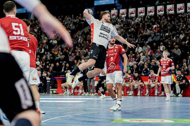 Germany Handball Bundesliga, DAIKIN HBL 2025 26, 21 Matchday Handball Sport Verein Hamburg vs Flensburg Handewitt Barclays Arena Hamburg Johannes Golla SG Flensburg Handewitt, 4 , Frederik Bo Andersen HSV Hamburg, 21 , Jacob Lassen HSV Hamburg, 9 , Casper U Mortensen HSV Hamburg, 51 Copyright: xStefanxTrochax