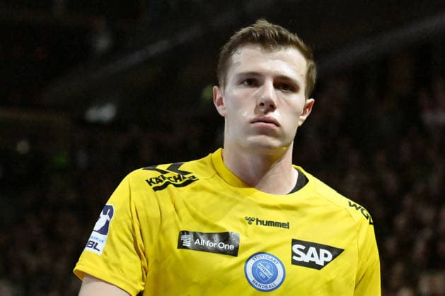 15 02 2026, xlakx, Handball Daikin HBL, Fuechse Berlin TVB Stuttgart v l Marco Mengon Stuttgart disappointed, looks disappointed, disappointed Red Card Berlin Daniel Lakomski